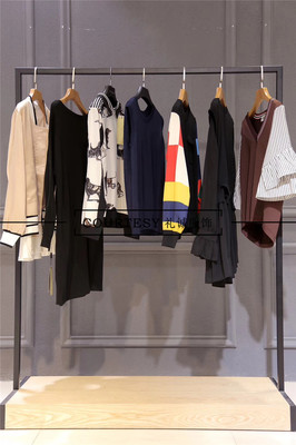 賣(mài)衣服的語(yǔ)言技巧有哪些?服裝門(mén)店銷(xiāo)售經(jīng)典銷(xiāo)售話術(shù)